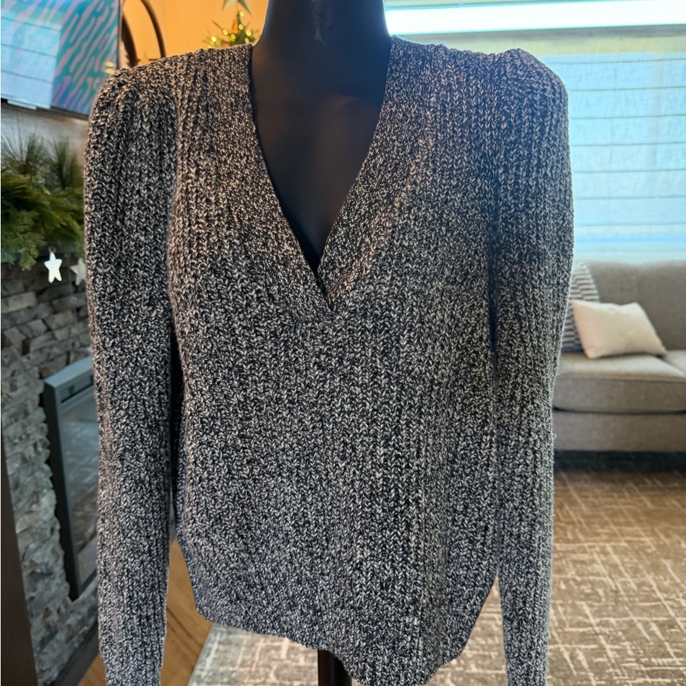 LOFT Women's Marled Black and White Sweater Size Medium